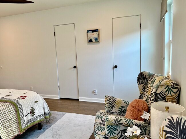 Building Photo - 940 N Oak Park Ave