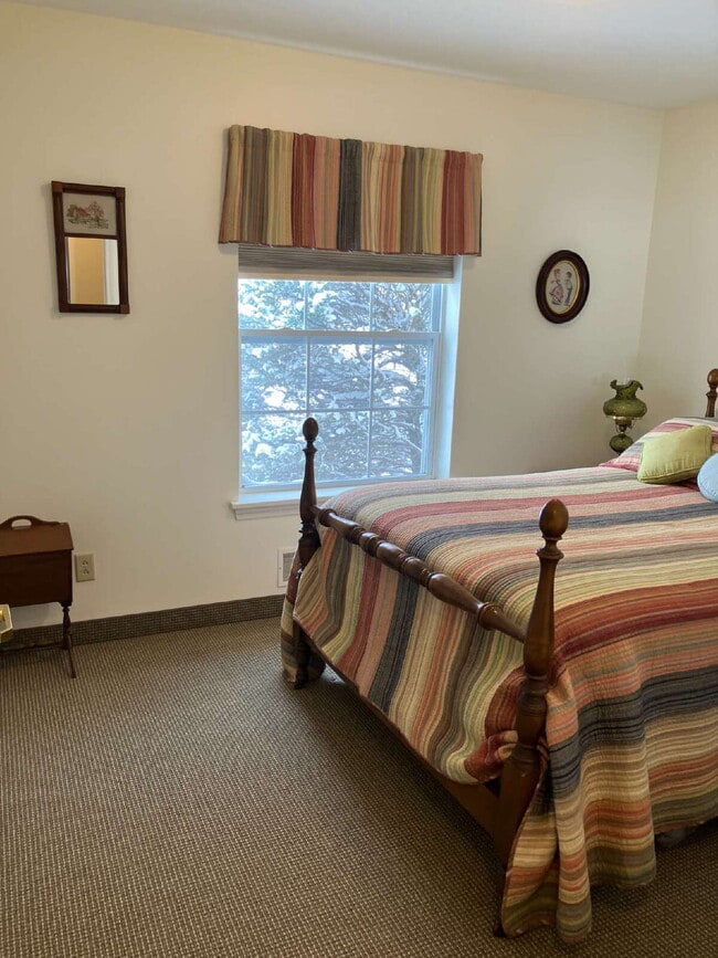 Building Photo - 2 Bedroom, Office and 1.5 bath in the Village of Fairport - Available May 2026! $2,650/month