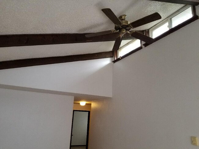 Building Photo - 2204 SE Tacoma St