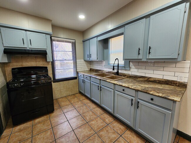 Building Photo - 3117 SW 37th St