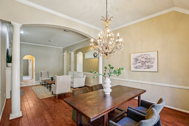 Building Photo - 8822 Ballinger Dr