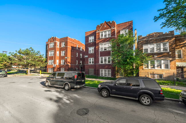 Building Photo - 4815-23 W Cortez St