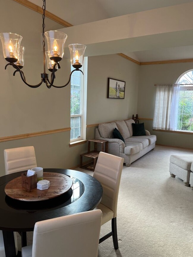 Building Photo - Beautiful 4 Bed 3 Bath Bothell Home!