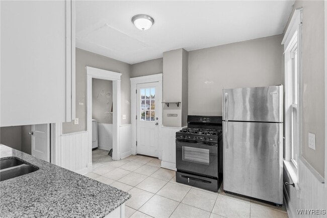 Building Photo - 2342 Seneca St