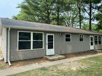 Building Photo - 2605 Roland Dr