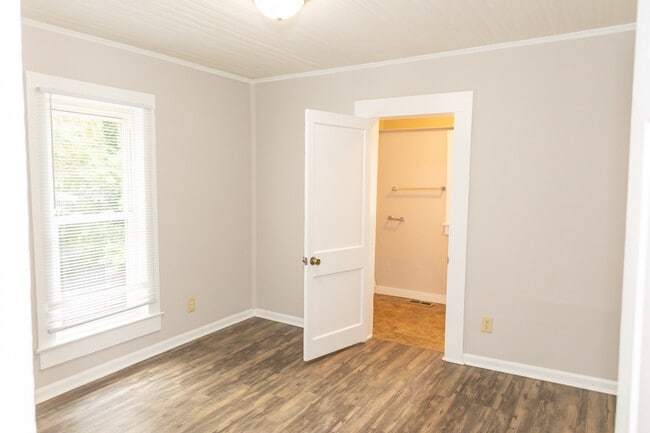 Building Photo - 507 Horton Pl NW