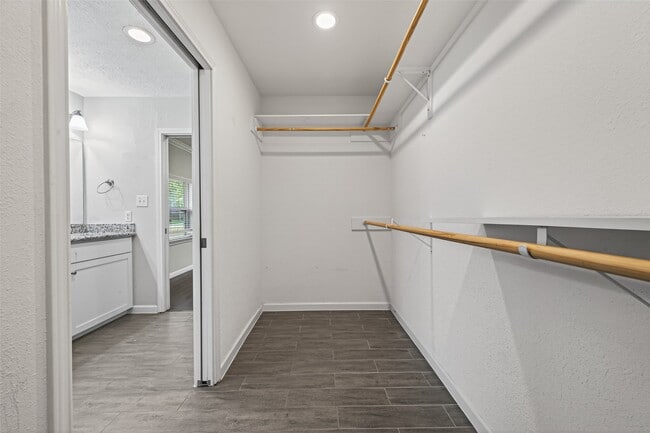 Building Photo - 11811 Beverly Dr