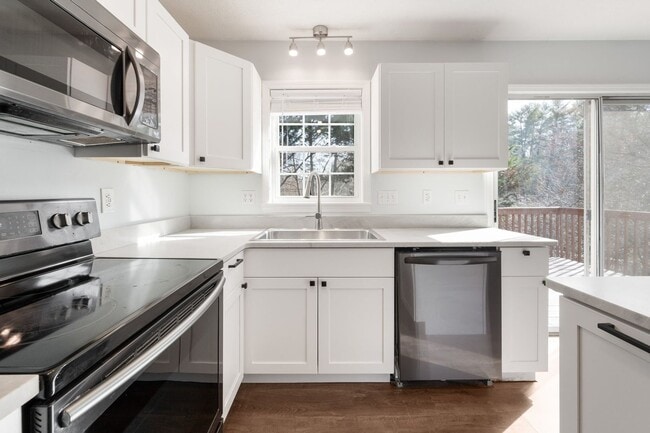 Building Photo - Spacious 5BR House in Asheville