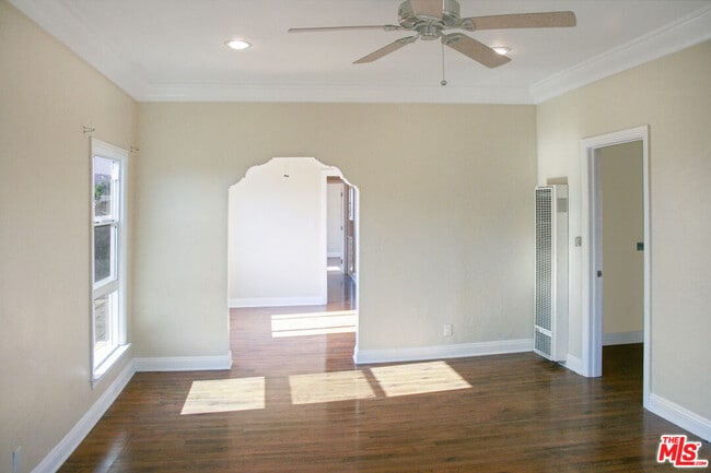 Building Photo - 6071 1/2 Pickford St