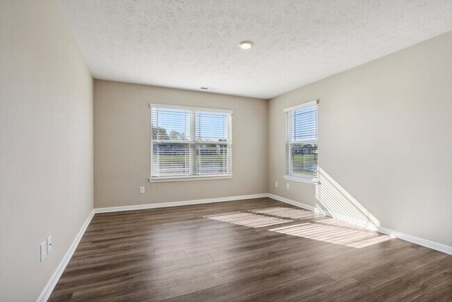 Building Photo - Fantastic 3bd/2ba home! Coming soon!