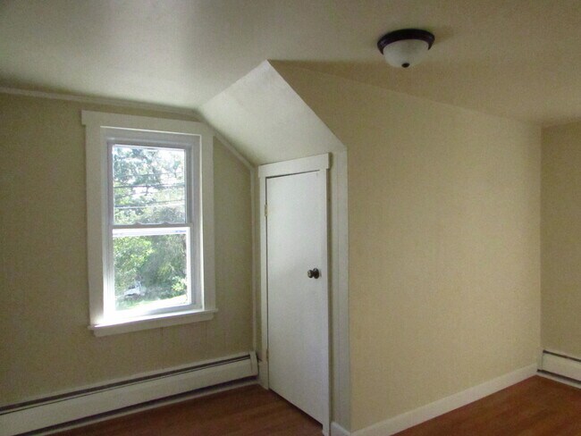 Building Photo - Home in the Country with Laundry Connections!