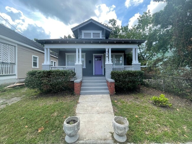 Primary Photo - Historic Downtown Wilmington Cottage