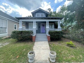Building Photo - Historic Downtown Wilmington Cottage