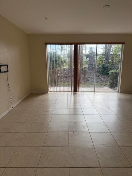 Building Photo - 779 Pipers Cay Dr