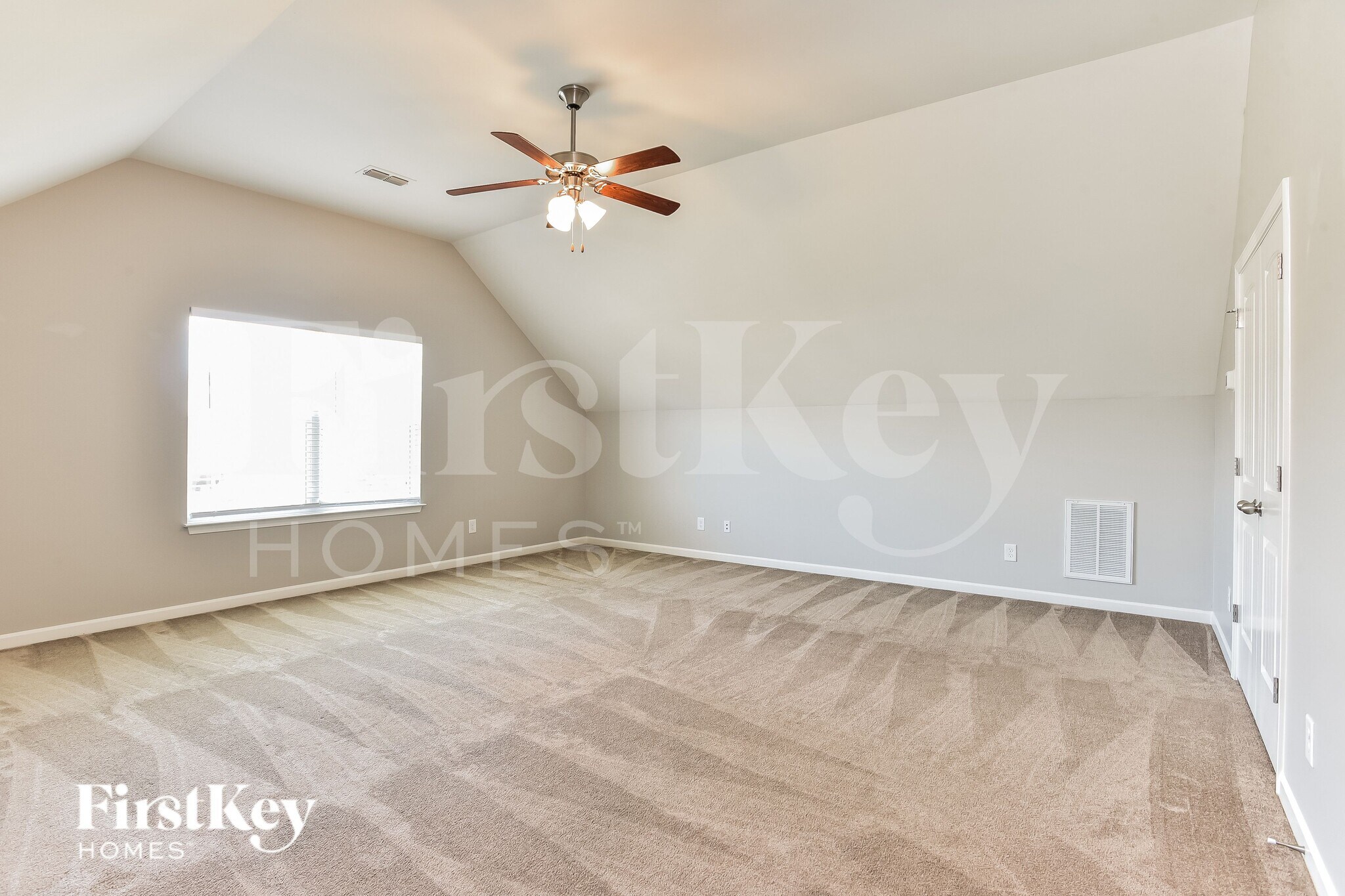 Building Photo - 1146 Cotillion Dr