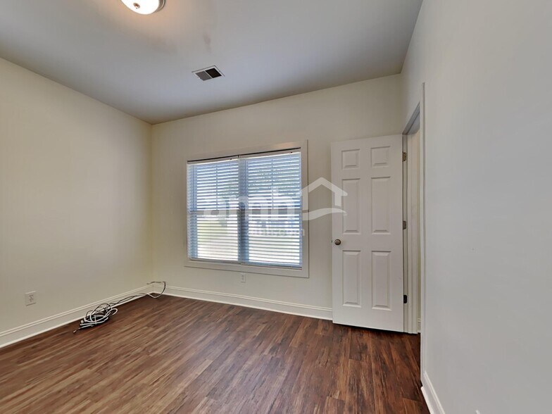 Building Photo - 1079 Moss Grove Dr