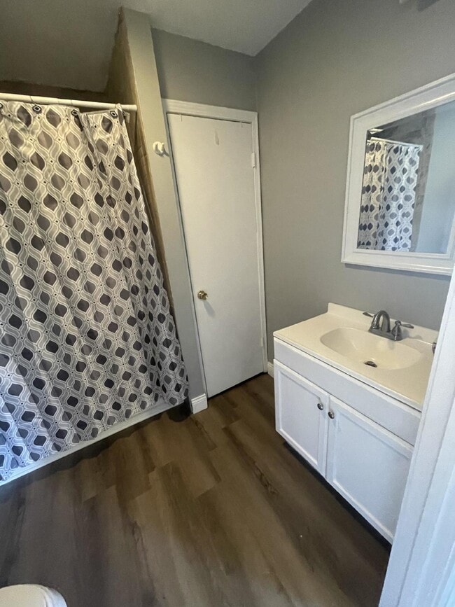 Building Photo - "Charming 2-Bedroom Retreat on Hutchens Rd...