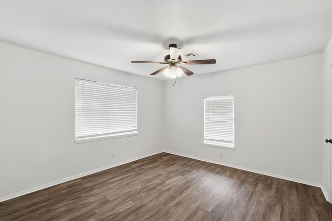 Building Photo - 917 Susan St