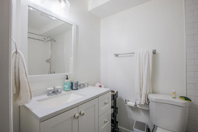 Building Photo - Gorgeous 2 BR/2 BA Condo in Annapolis!