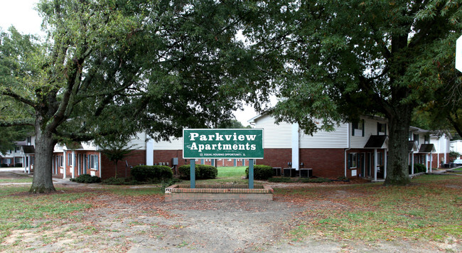 Primary Photo - Parkview Apartments