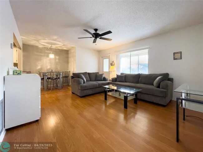 Building Photo - 317 Knotty Pine Cir