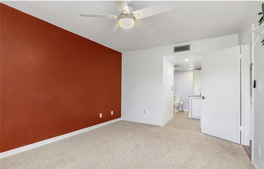 Building Photo - 5625 Trailwinds Dr