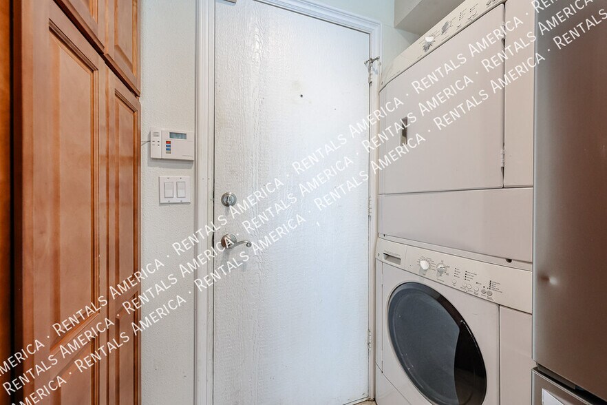 Building Photo - 8825 S 48th St