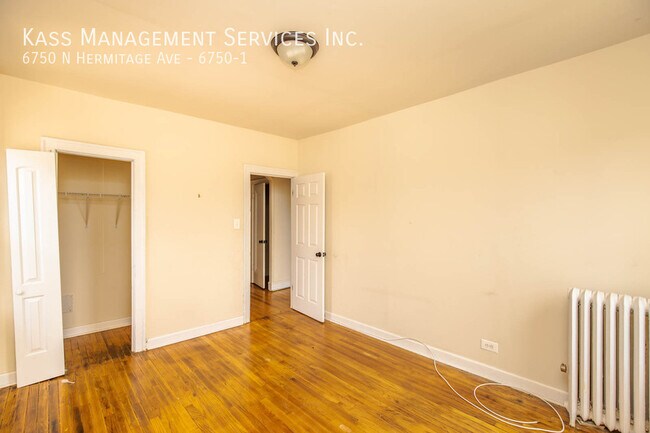 Building Photo - 6750 N Hermitage Ave