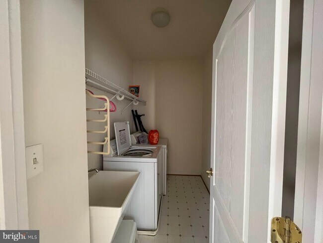 Building Photo - 43326 Columbus St