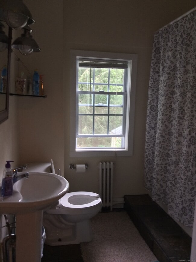 Building Photo - 1187 Mt Carmel Ave