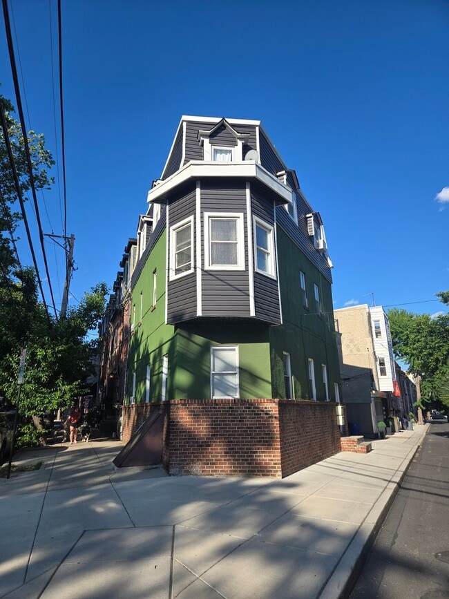 Building Photo - 2435 Grays Ferry Ave