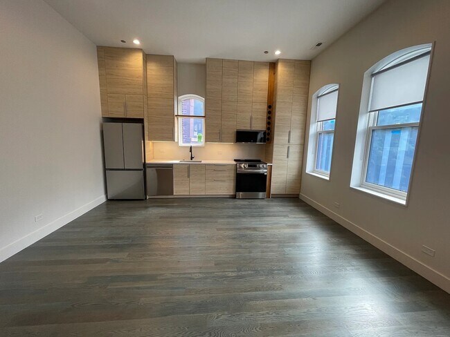 Building Photo - 1057 N Wolcott Ave