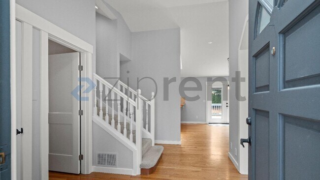 Building Photo - Unit