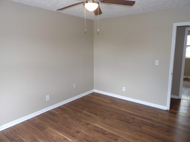 Building Photo - 468 Schenkel Ln