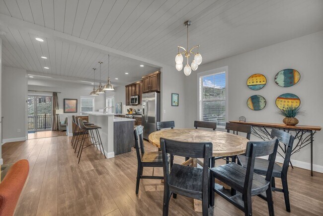 Building Photo - Wasatch Springs Gem