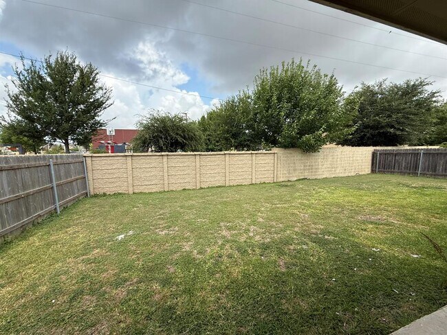 Building Photo - 1514 Kothman Dr