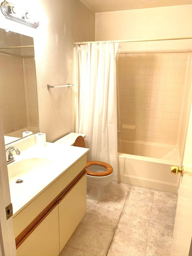 Building Photo - 2-Bedroom, 2-Bath Upstairs Condo Unit in Gated Pomona Community, Water/Trash/HOA Included!