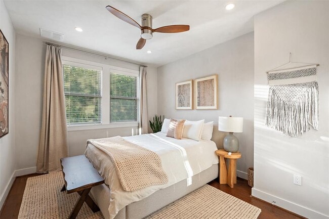 Building Photo - 1002 Meriden Ln