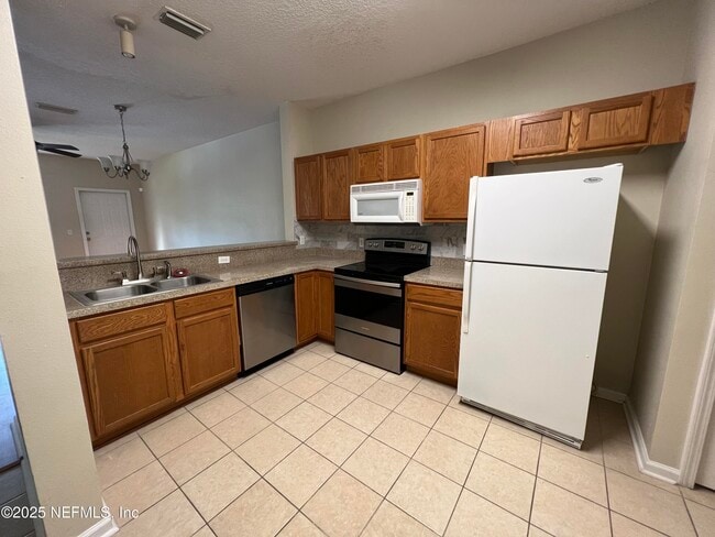 Building Photo - 621 Southbranch Dr