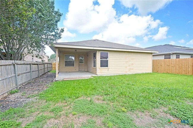 Building Photo - 2489 Medina Dr
