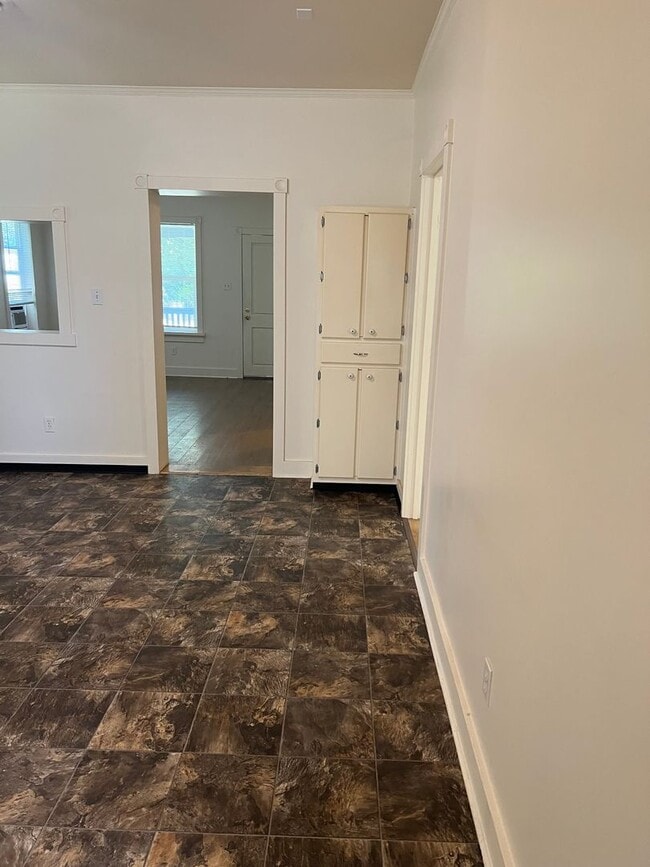 Building Photo - 2BED 1BATH - FENCED YARD, WASHER DRYER HOOKUP, STORAGE SHED, NEAR DOWNTOWN