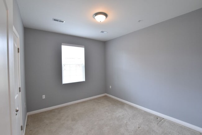 Building Photo - **SAVE $500 ON MAY MOVE-IN COST!**  2 Bedr...