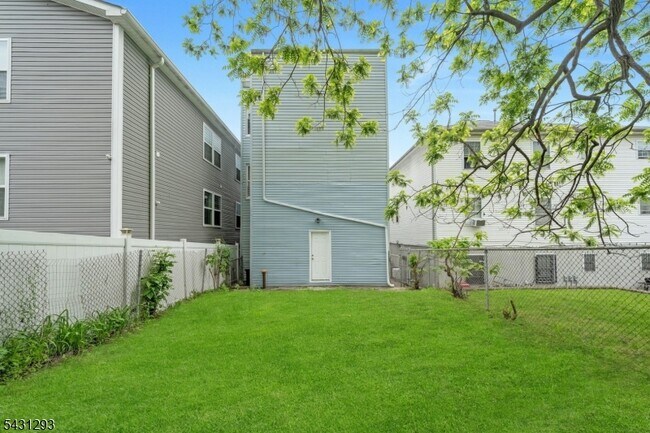 Building Photo - 101 Hedden Terrace