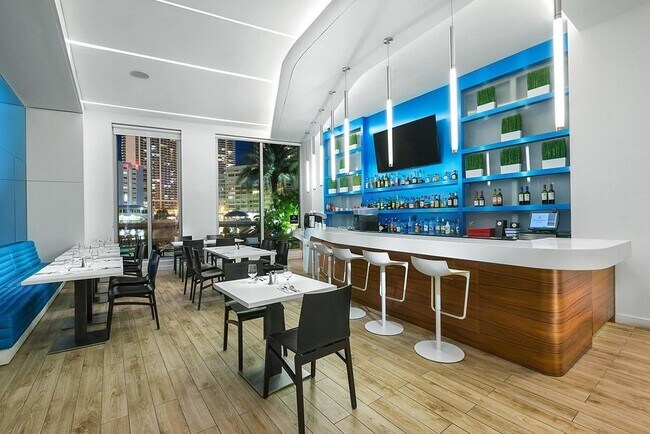 Building Photo - 2602 E Hallandale Beach Blvd