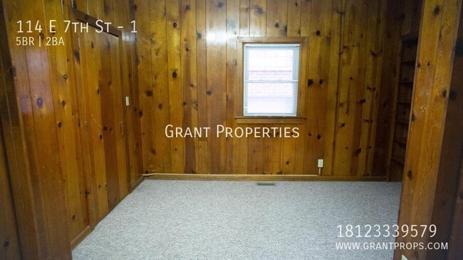 Building Photo - 114 E 7th St