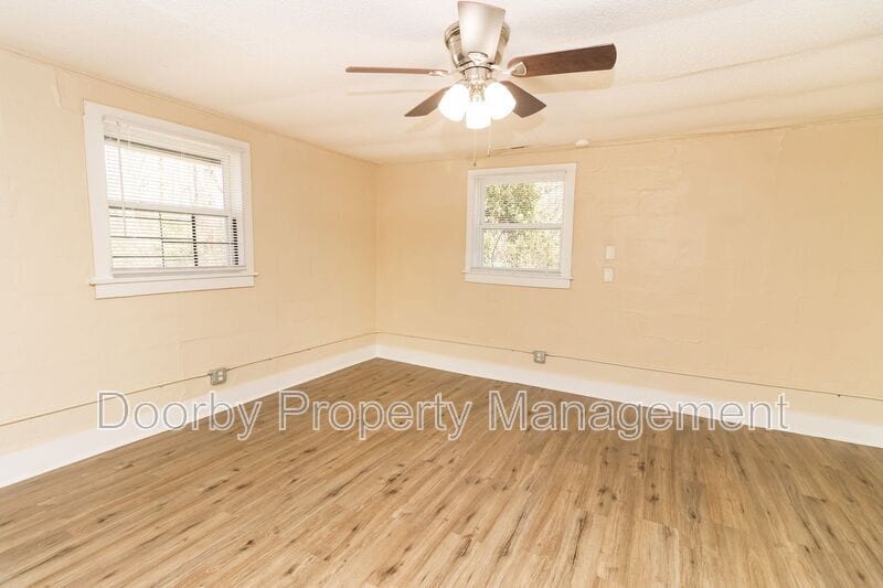 Building Photo - 1422 Wilson Rd