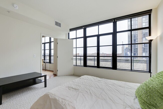Building Photo - Luxurious Fully Furnished 2BR in the Heart of Mount Vernon Triangle!