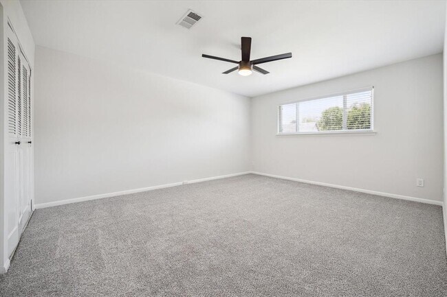 Building Photo - 2315 Triway Ln