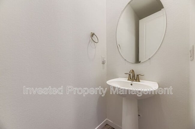 Building Photo - 7488 W Pacific Ln