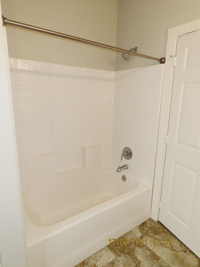 Building Photo - Bullard ISD! Gorgeous 2 Bedroom, 1 Bath Du...